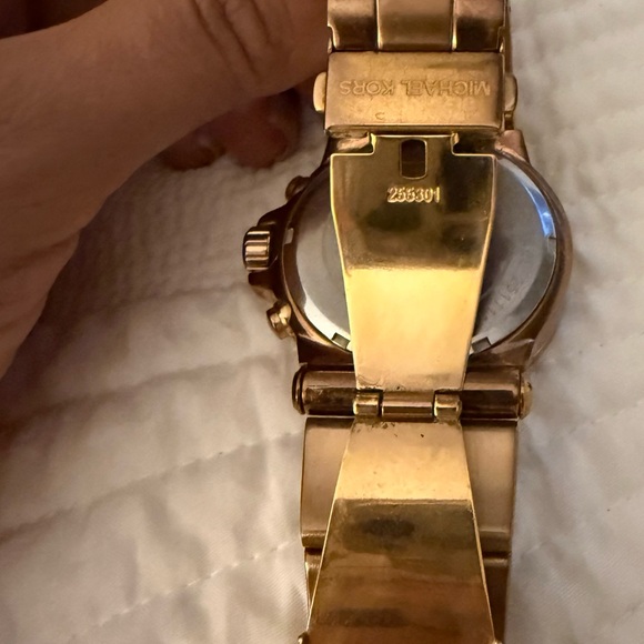 Michael Kors Women\'s Rose Gold Watch main image 7